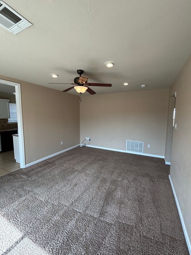 Building Photo - 3 bedroom NOW AVAILABLE in the MAC school ...