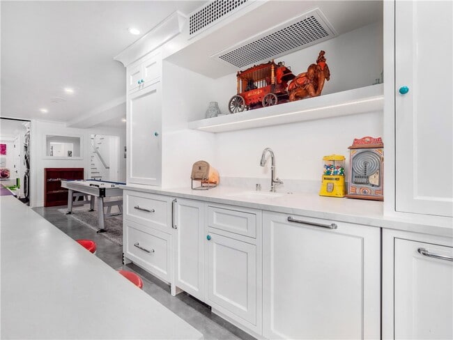 Building Photo - 3403 Laurel Ave