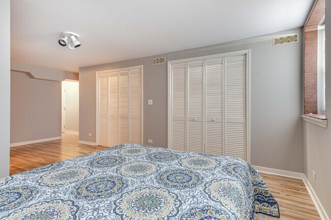 Building Photo - 210 Leonard Wood S