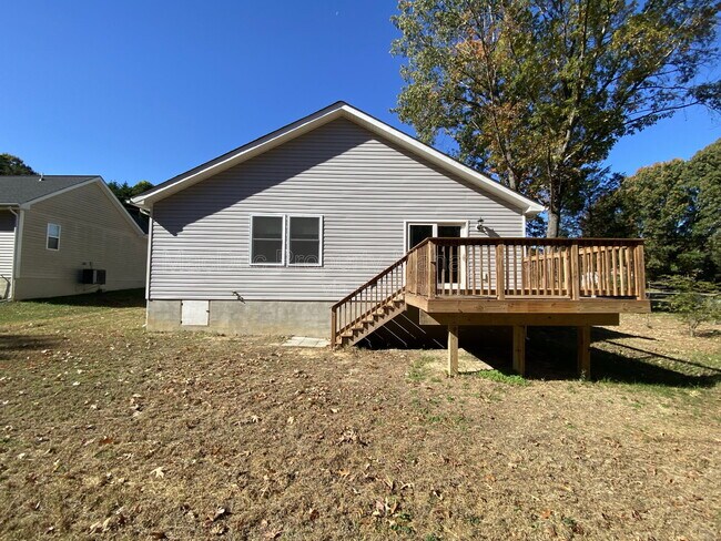 Building Photo - 77 Lakeview Dr