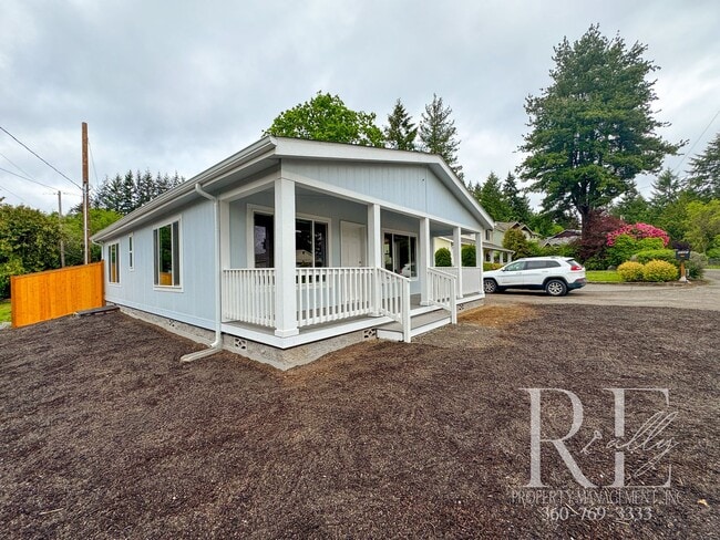 Building Photo - Bright, Beautiful, and Brand New in Silver...