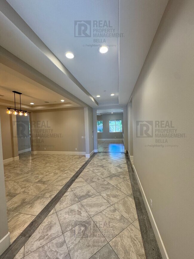 Building Photo - Beautiful Winchester Home with Open Floor Plan, Office & Solar