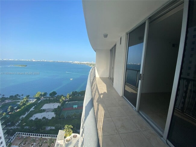 Building Photo - 1750 N Bayshore Dr