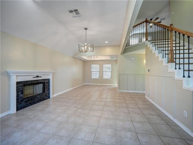 Building Photo - 3 bedroom 3 bath house