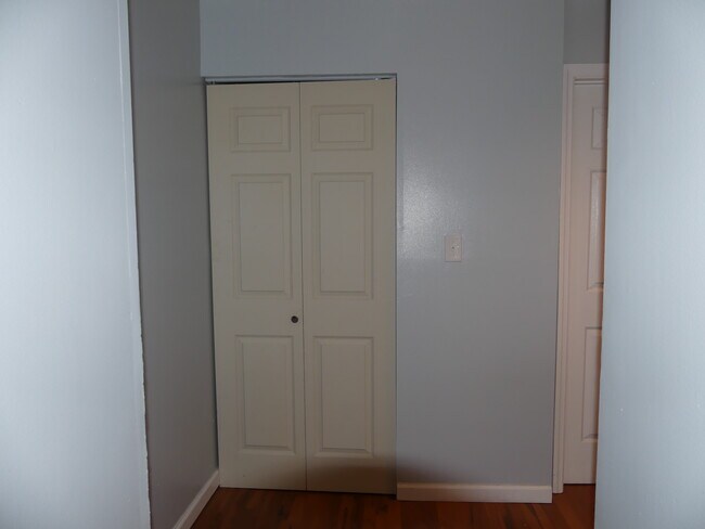 Building Photo - 1420 Menard St