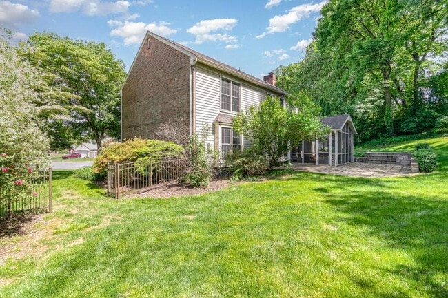 Building Photo - 8 Bracken Ct