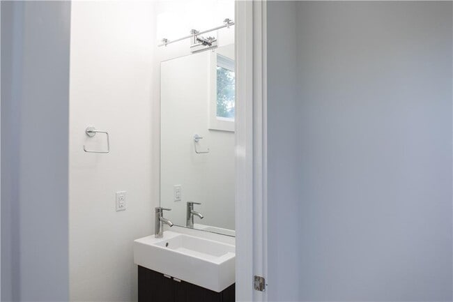 Building Photo - 3415 Dalton St
