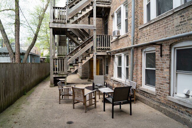 Building Photo - Ravenswood - 2 Bed / 1 Bath English Garden...