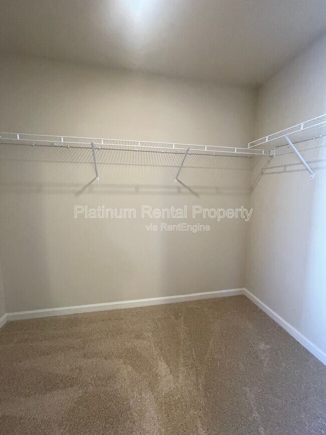 Building Photo - 4425 Huron Dr