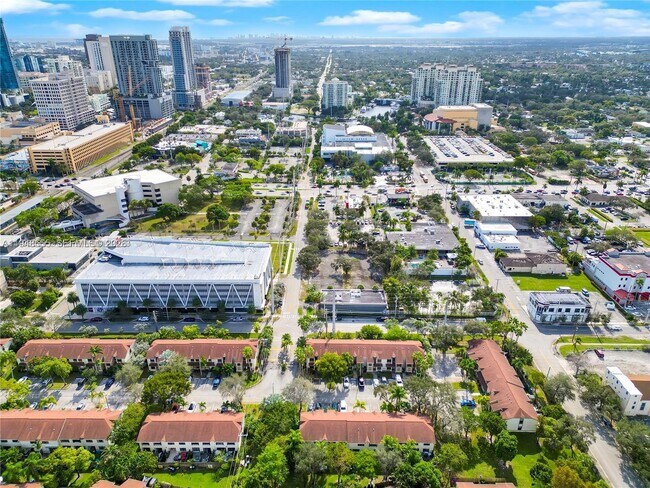 Building Photo - 252 City View Dr