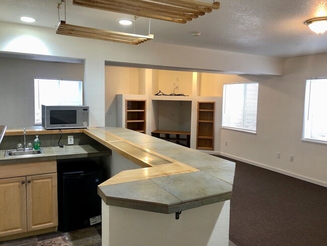 Building Photo - Spacious 5-Bedroom Pine Creek Gem with Stu...