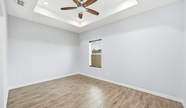 Building Photo - New Rental! Updated 3-bedroom/2 bath town home