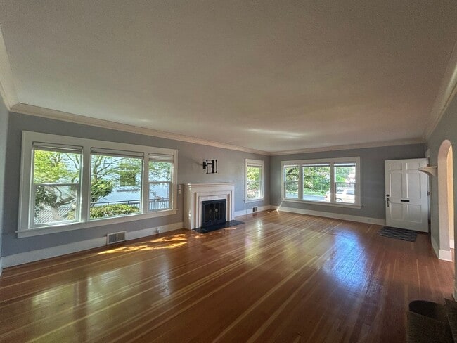Building Photo - Gorgeous Craft House with Finish Basement ...