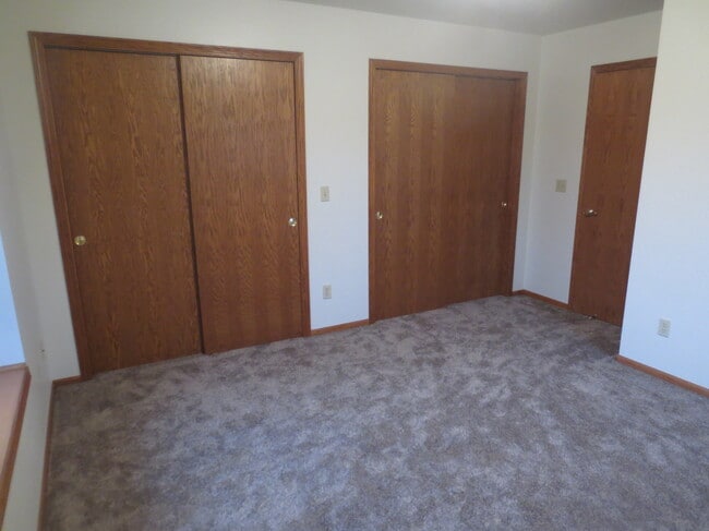 Building Photo - 409 Knights Ave