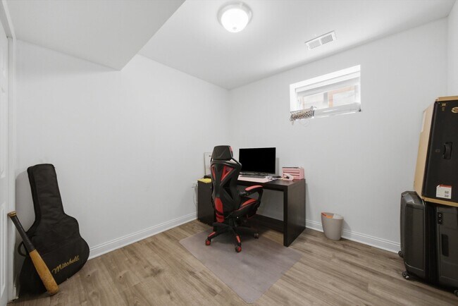 Building Photo - 4623 S Kilpatrick Ave