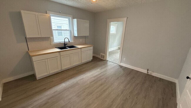 Building Photo - 386 East 152