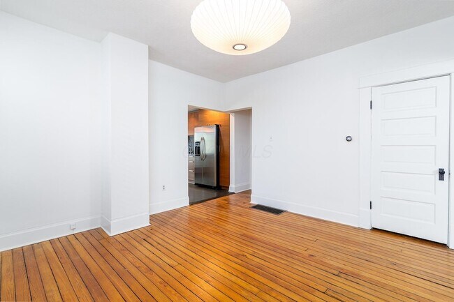 Building Photo - 483 Stanley Ave