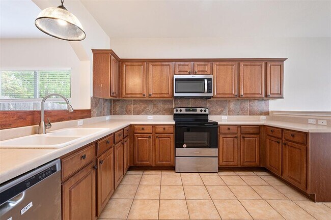 Building Photo - 105 Almquist St