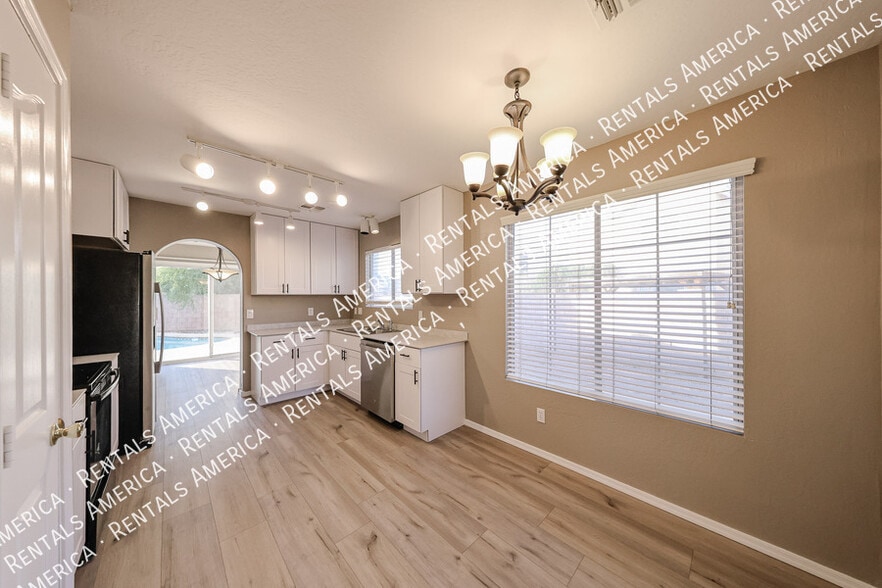 Building Photo - 3719 E Inverness Ave