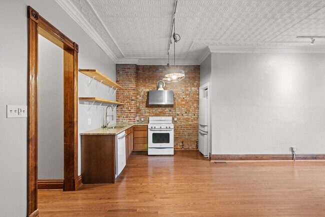 Building Photo - Charming 2 Bedroom Apartment in Benton Par...