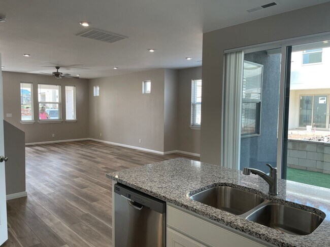 Building Photo - 750 W Scarlet Hill Dr