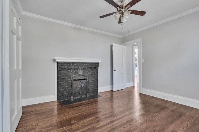 Building Photo - Stylish 2-Bed, 2-Bath Residence with Moder...