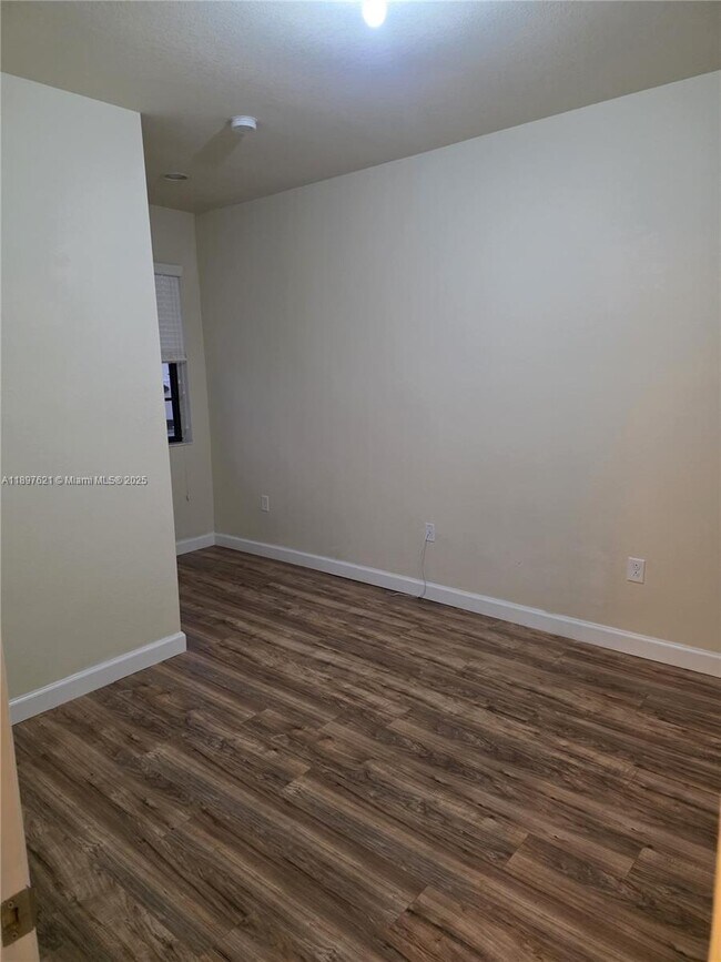 Building Photo - 528 SE 32nd Ave