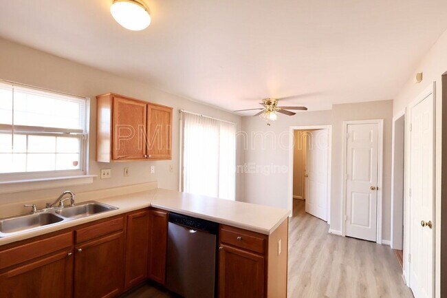 Building Photo - 1100 Lorieville Ln