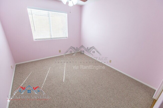 Building Photo - 3950 W Saragosa St