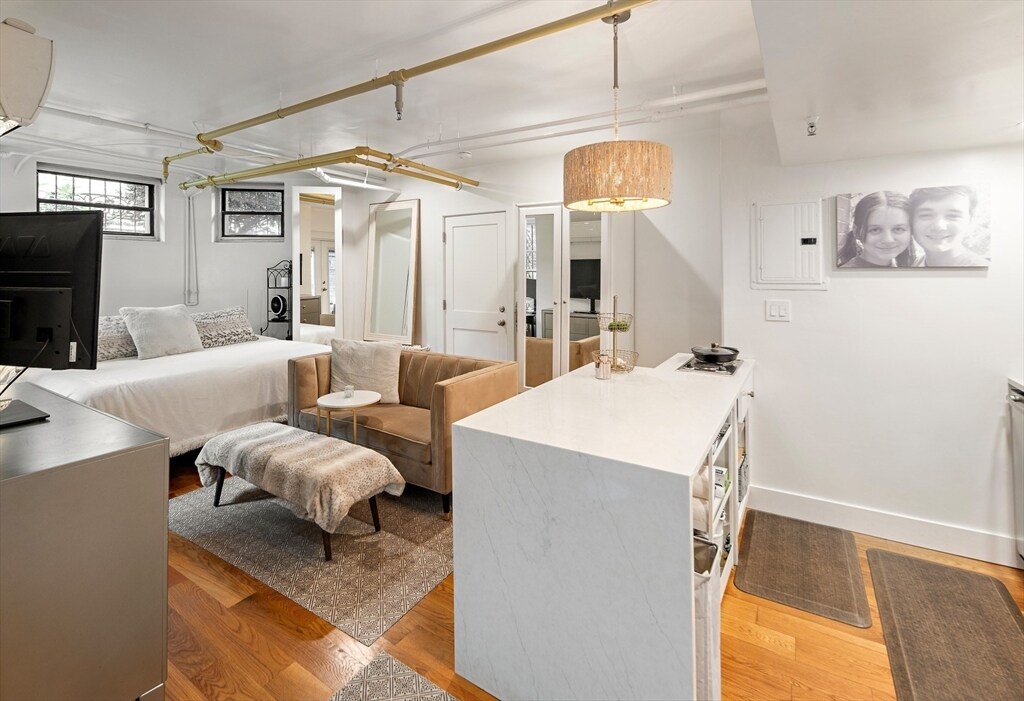 Building Photo - 364 Marlborough St