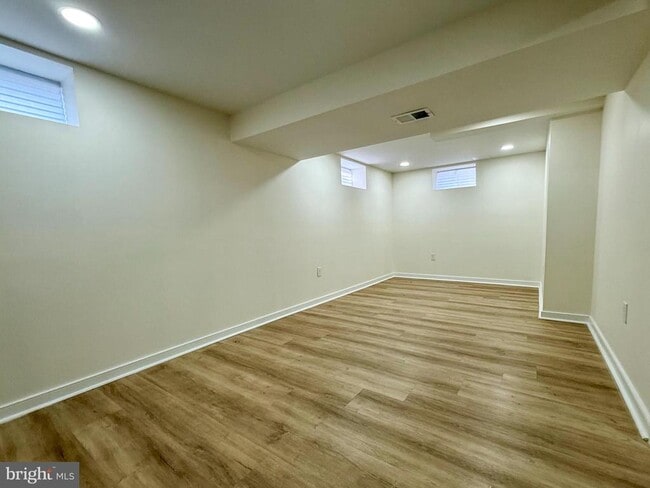 Building Photo - 504 Crisfield Rd