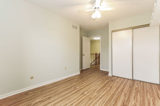 Building Photo - 1515 Russett Dr