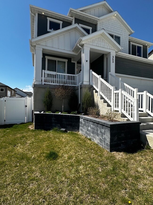 Building Photo - 353 N High Ridge Rd