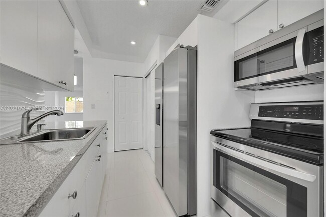 Building Photo - 6720 NW 174th Terrace