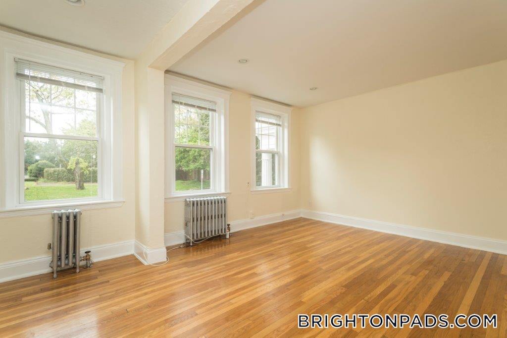 Building Photo - 286 Chestnut Hill Ave