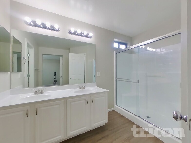 Building Photo - 17244 W Maui Ln