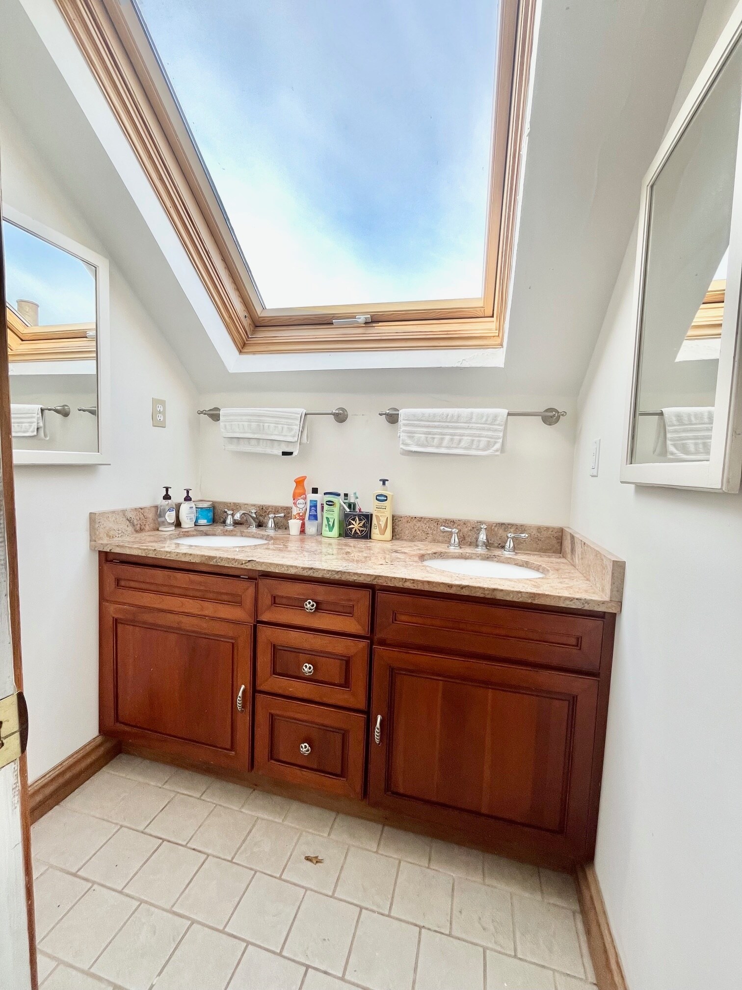 Building Photo - 67 Hillside St