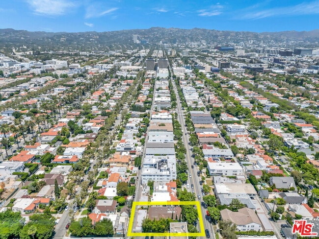 Building Photo - 361 1/2 S Doheny Dr