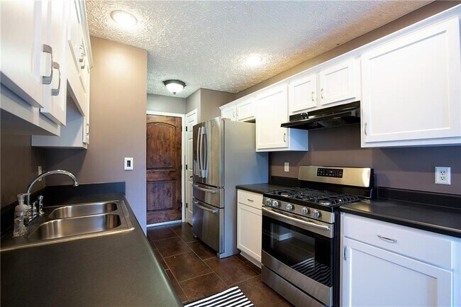 Building Photo - 312 Pieris Dr