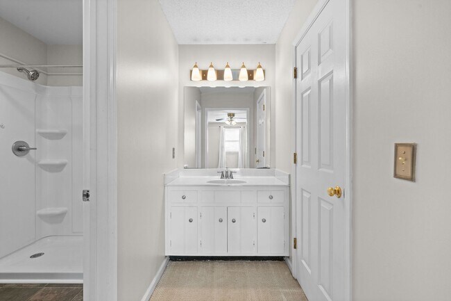 Building Photo - Pet Friendly Three Bedroom in Sango!