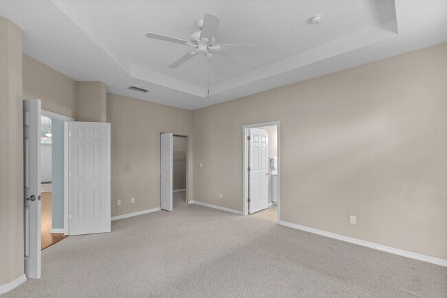 Building Photo - 800 Crestwood Dr