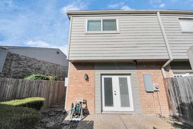 Building Photo - 7545 Brompton St