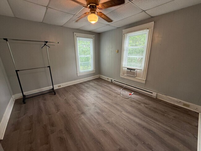 Building Photo - Spacious 4 Bedroom, Cambridge Home with Large Yard, Office & Front Porch Near Downtown Waterfront!