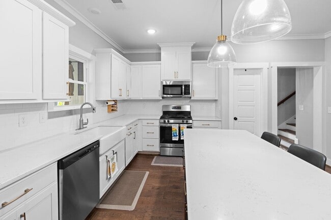 Building Photo - 2024 Adams Ridge Dr