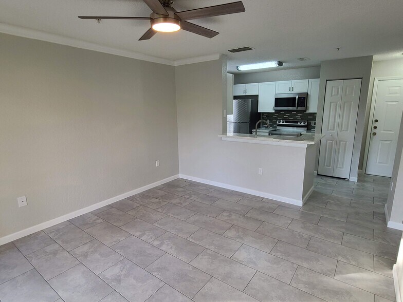 Building Photo - 4220 Summer Landing Dr