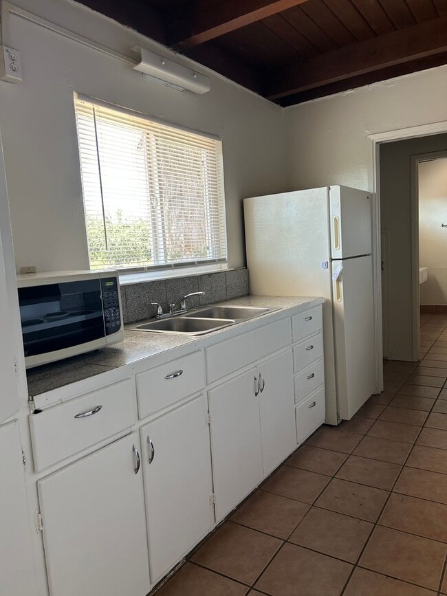 Primary Photo - Duplex, 1 bed 1 bath