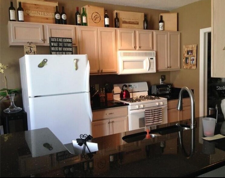 Kitchen - 9909 New Parke Rd