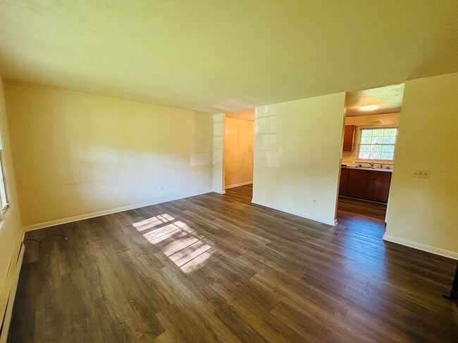 Building Photo - 1605 Lark Ln