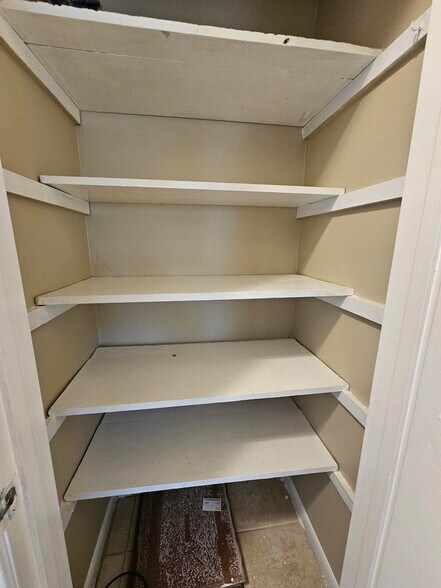 Building Photo - 114 Norwich E