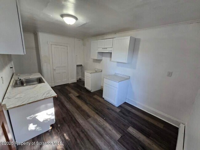 Building Photo - 536 Alder St